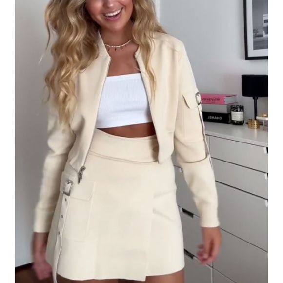 ZARA KNIT SKIRT WITH BUCKLES - Picture 1 of 8